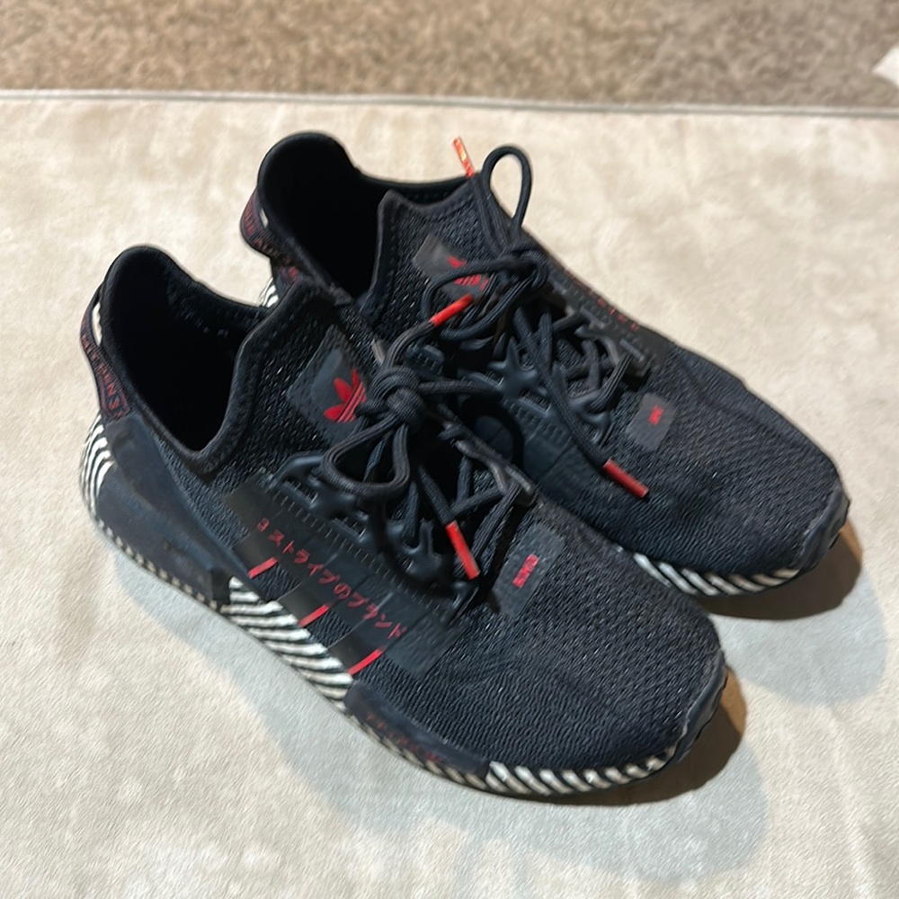 Adidas NMD R1 V2 Black boys size 6